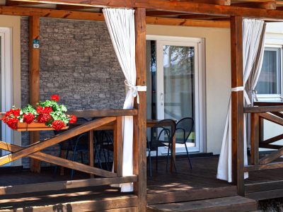 campsite-galeb-mobile-home-relax-2-row-exterier-terrace-iii