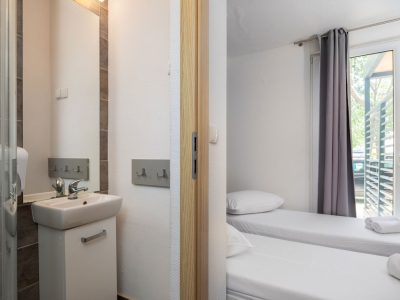 campsite-galeb-mobile-home-relax-b-interior-bedroom-bathroom