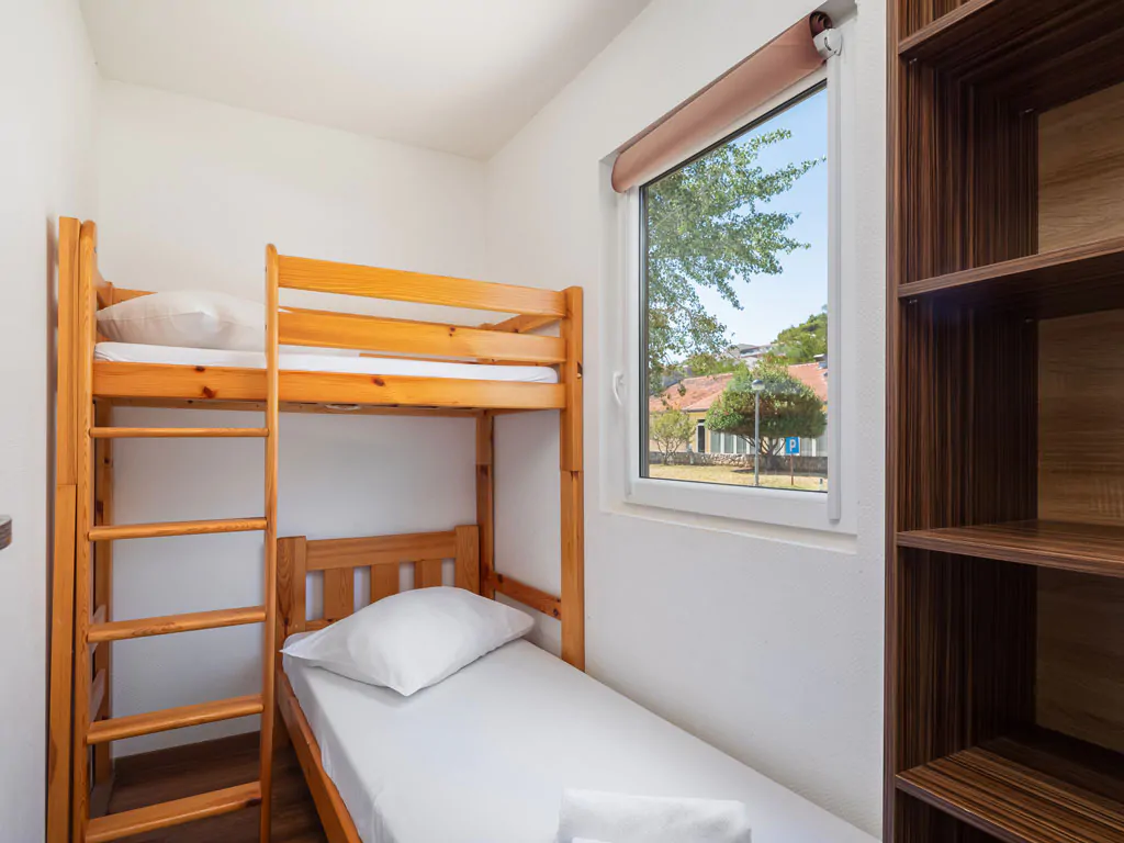 campsite-galeb-mobile-home-relax-b-interior-bedroom-i