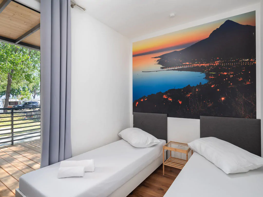 campsite-galeb-mobile-home-relax-b-interior-bedroom