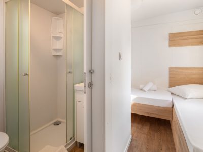 campsite-galeb-mobile-home-relax-nord-interior-bathroom-bedroom