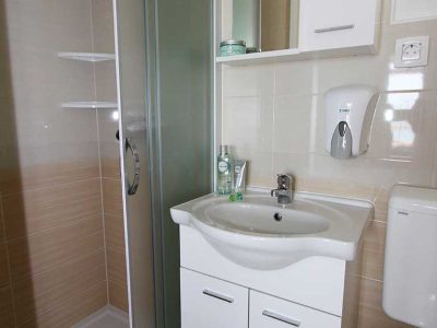 campsite-galeb-mobile-homes-bathroom