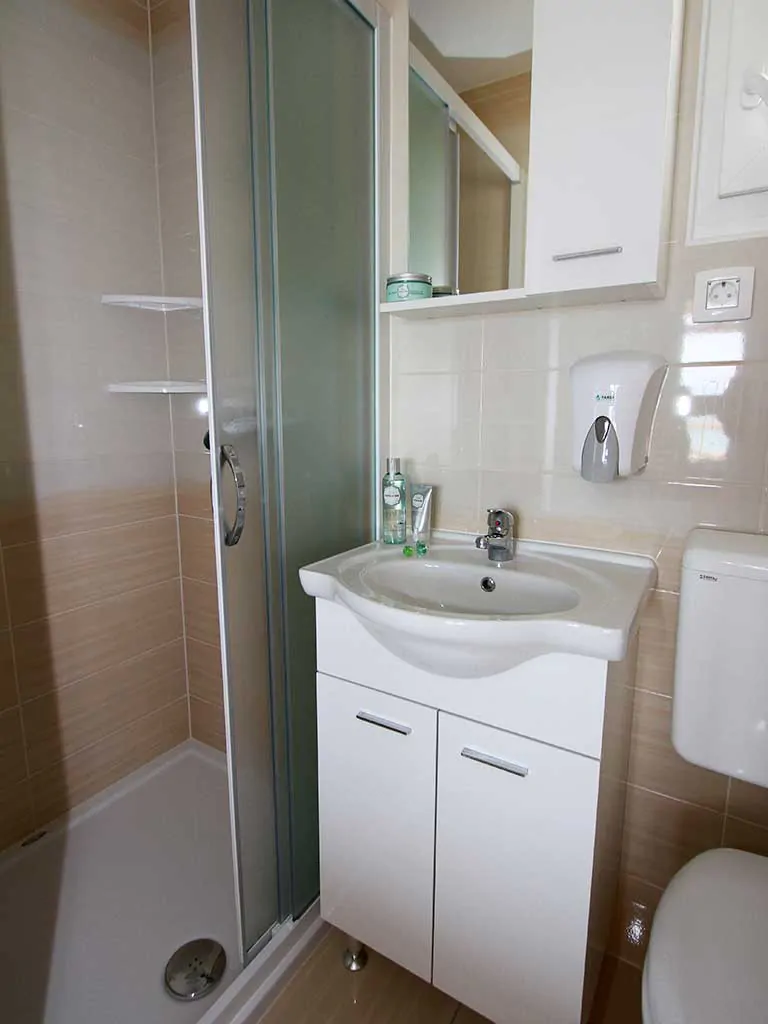campsite-galeb-relax-62-mobile-homes-bathroom-2