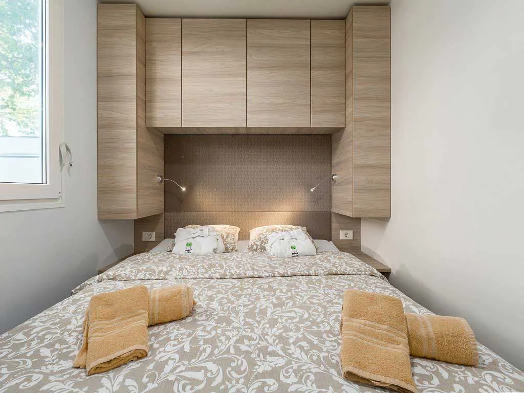 campsite-park-polidor-family-jacuzzy-bedroom