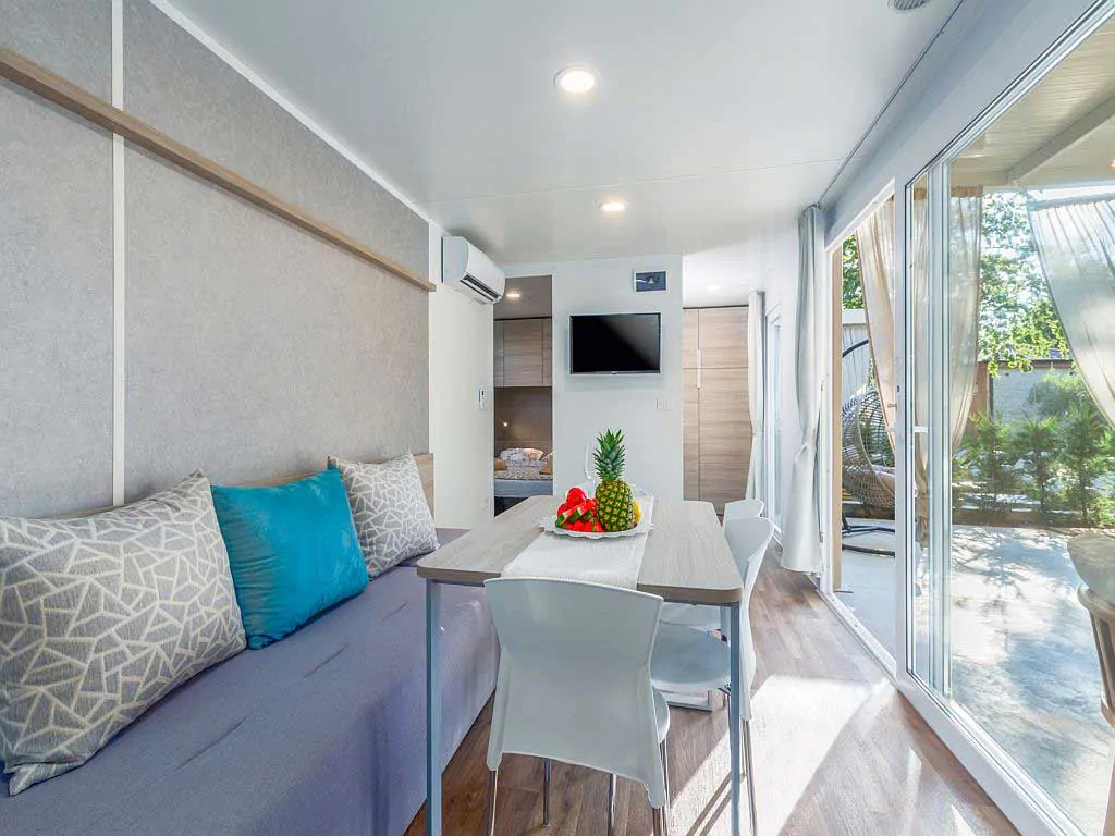 campsite-park-polidor-family-jacuzzy-interior