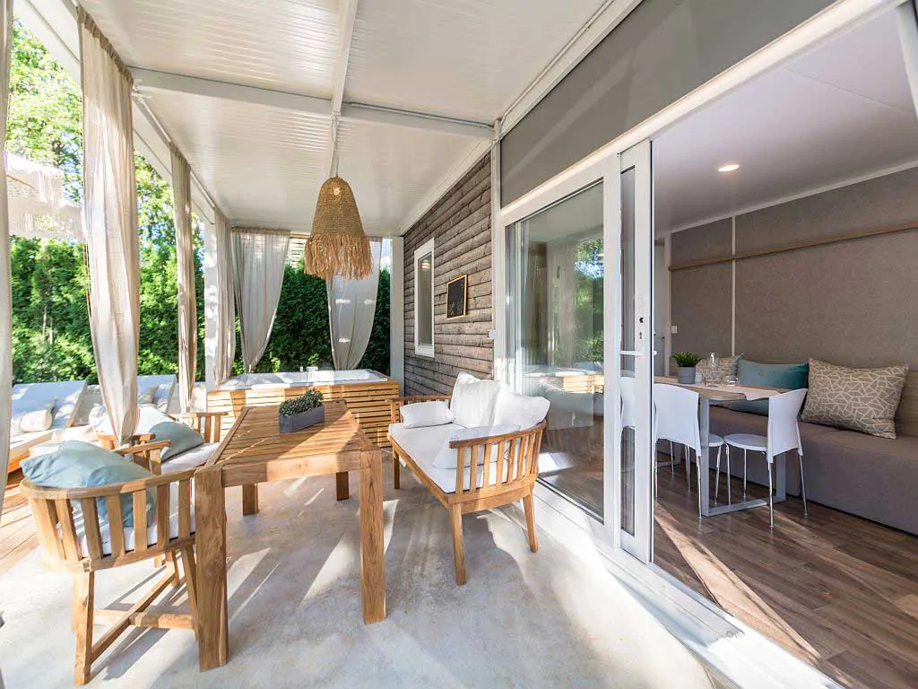 campsite-park-polidor-family-jacuzzy-terrace