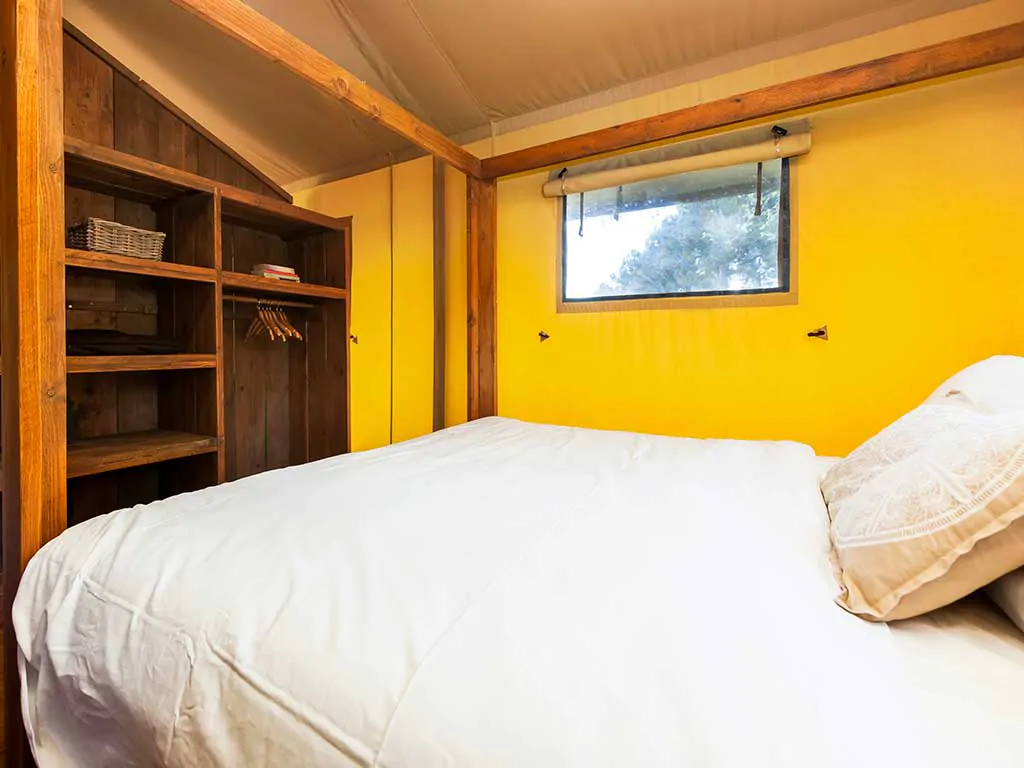 comfort-glamping-tent-bedroom-i