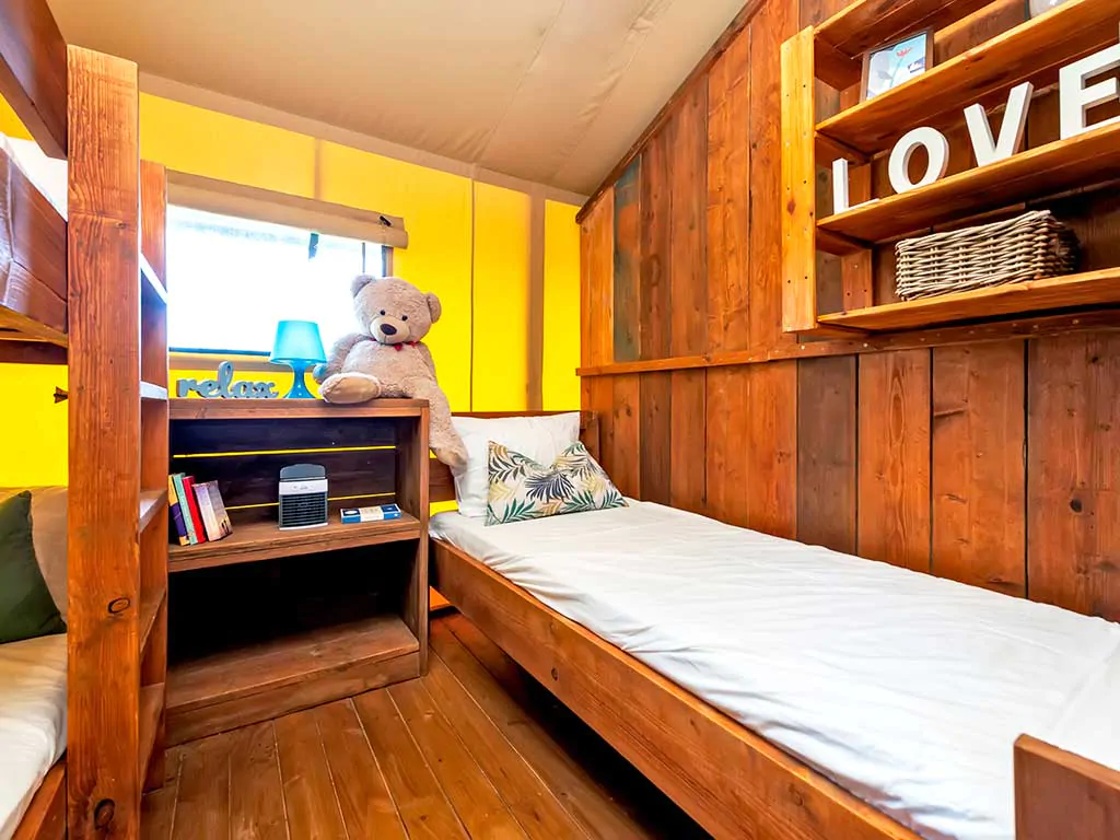 comfort-glamping-tent-bedroom-iii