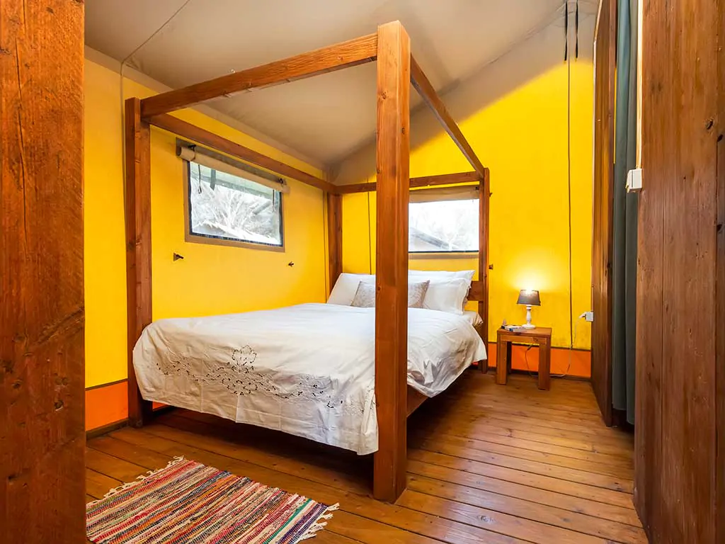 comfort-glamping-tent-bedroom