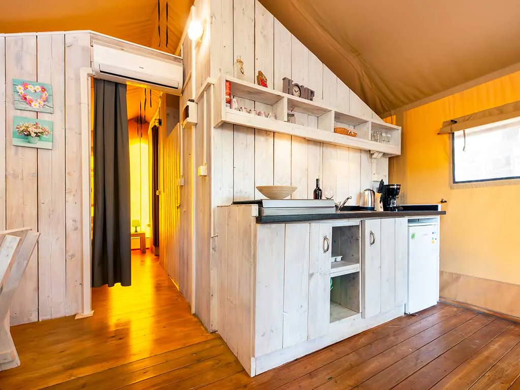 comfort-glamping-tent-exterior-iv
