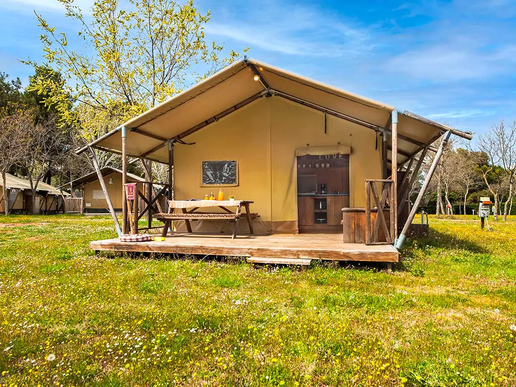 comfort-glamping-tent-exterior