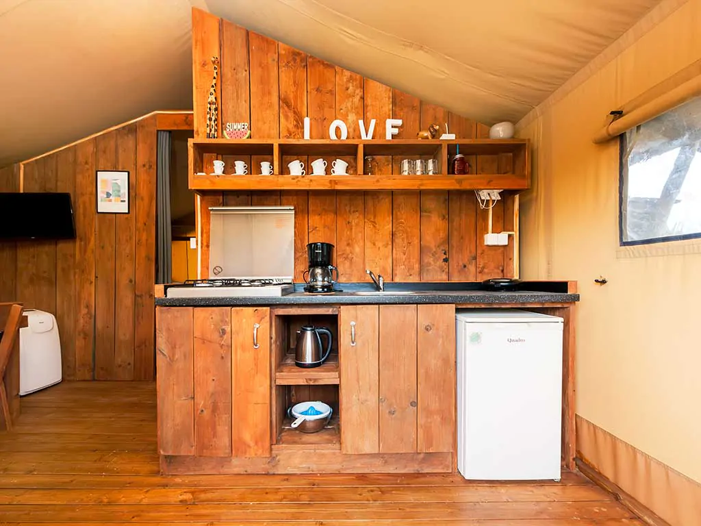 comfort-glamping-tent-interior-i