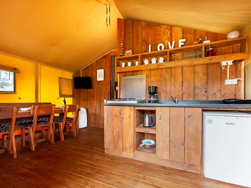 comfort-glamping-tent-interior
