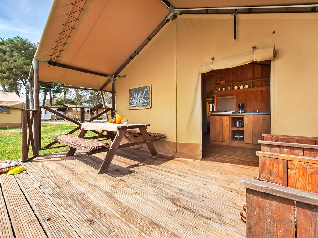 comfort-glamping-tent-terrace