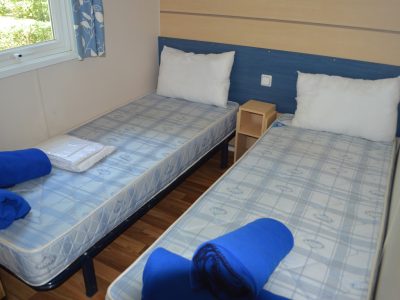 mobile-home-grand-750-2-cd-interior-bedroom-2