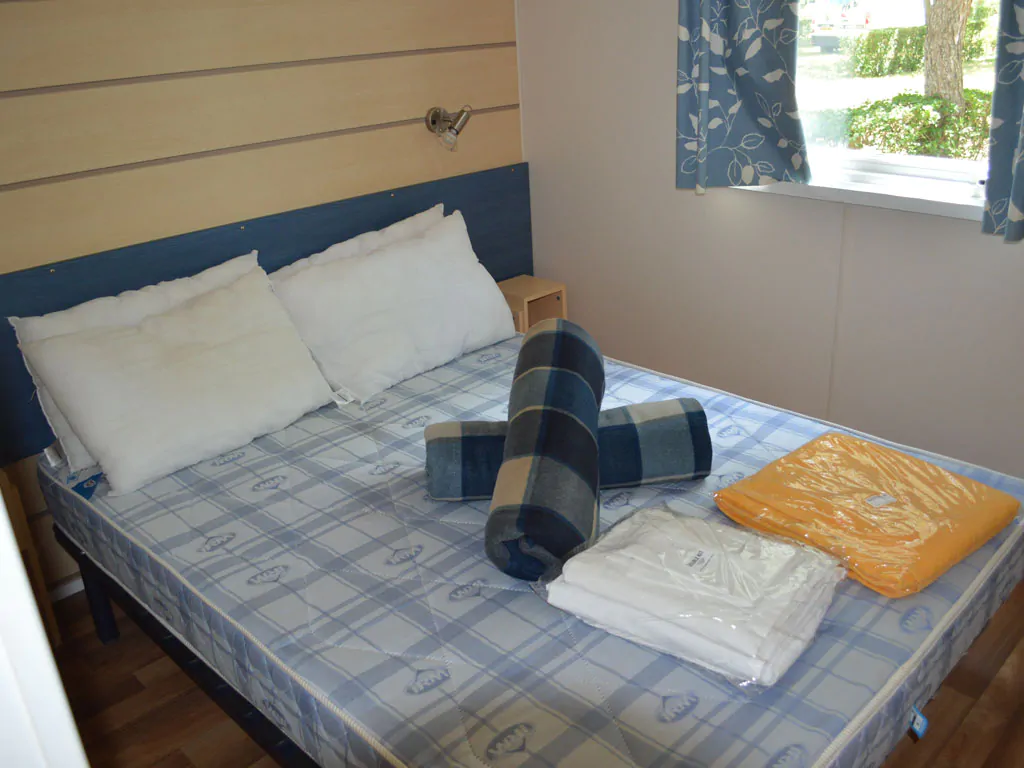 mobile-home-grand-750-2-cd-interior-bedroom-double-bed