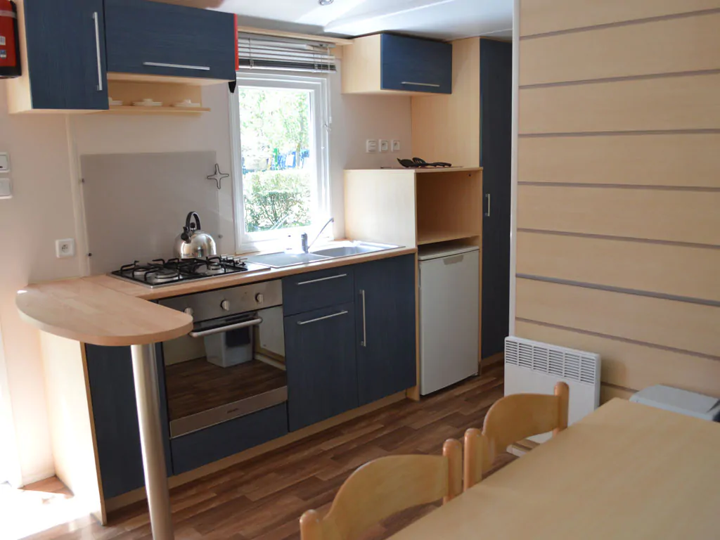 mobile-home-grand-750-2-cd-interior-kitchen-3