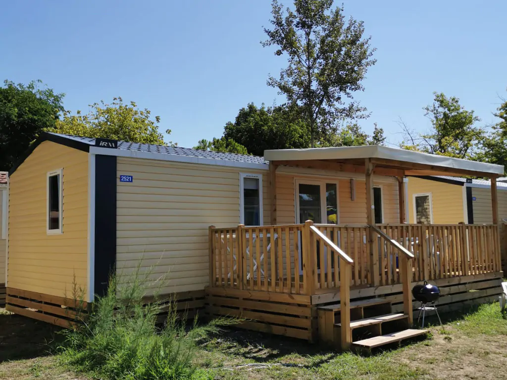 mobile-home-grand-860-2-cd-exterior-terrace-barbecue