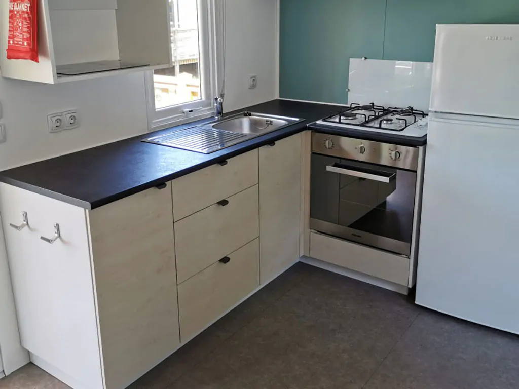 mobile-home-grand-860-2-cd-interior-kitchen-2