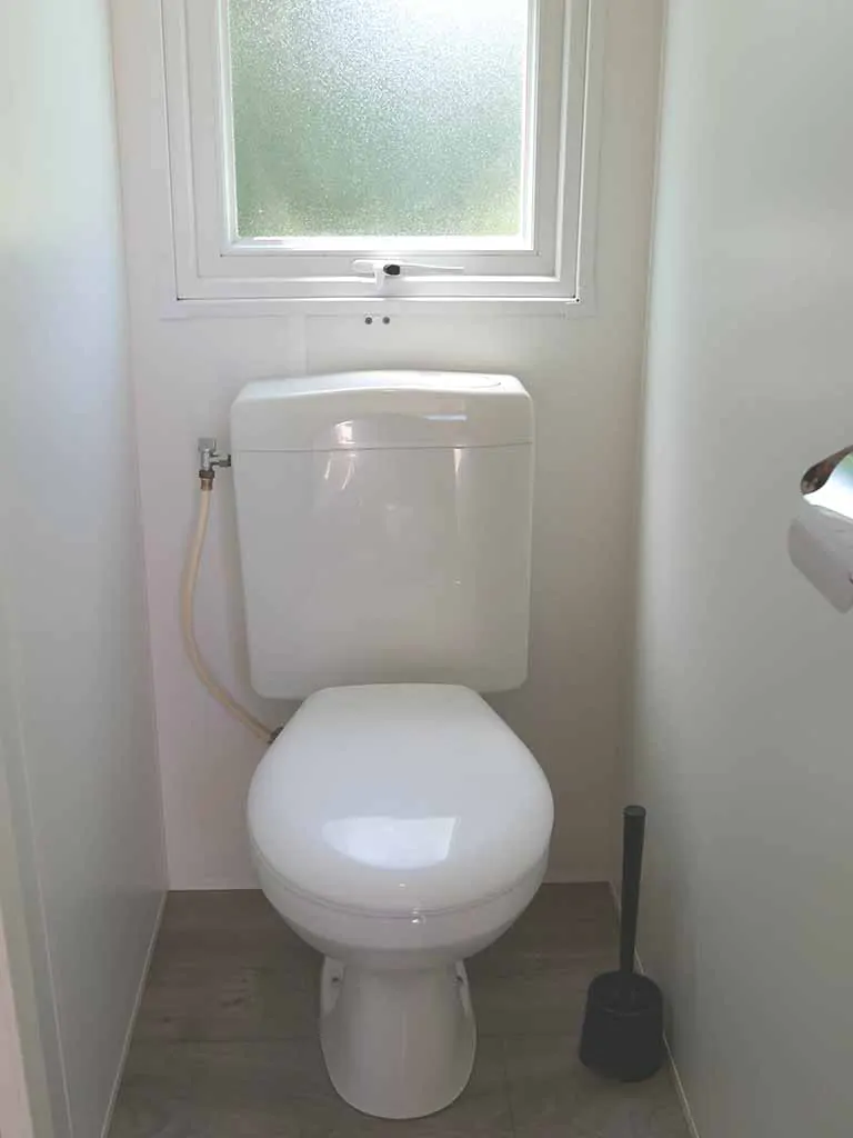 mobile-home-happy-comfort-toilet-5