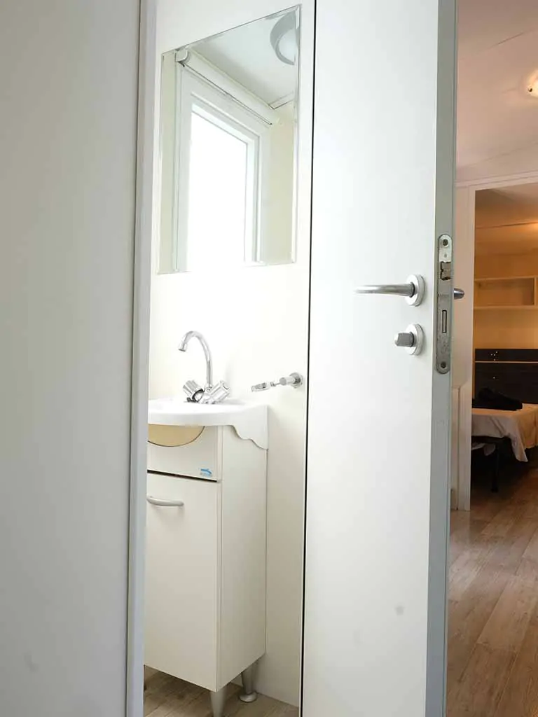 mobile-home-happy-plus-bathroom-2
