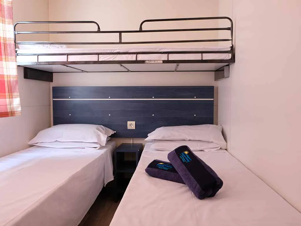 mobile-home-happy-standard-bedroom-2-3
