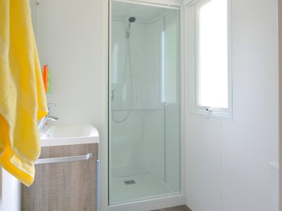mobile-home-riviera-750-2-interior-bathroom