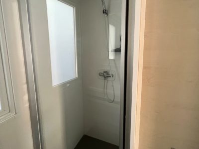 mobile-home-riviera-860-3-cd-interior-bathroom-2