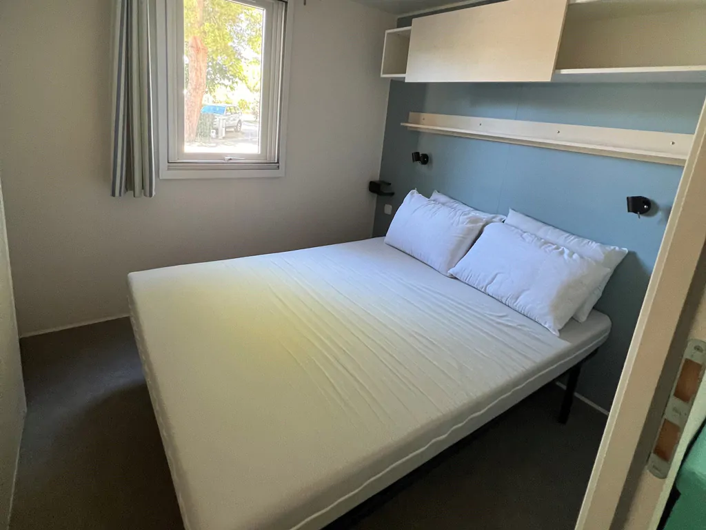 mobile-home-riviera-860-3-cd-interior-bedroom-i-2