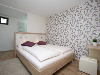 plitvice-holiday-resort-plitvice-jacuzzi-mobile-home-bedroom-i