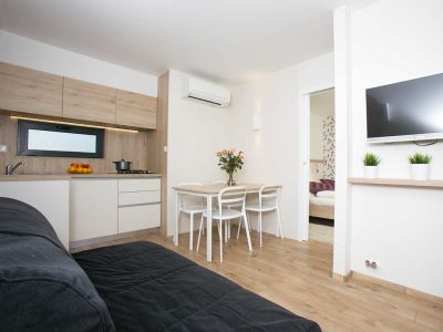plitvice-holiday-resort-plitvice-jacuzzi-mobile-home-interior