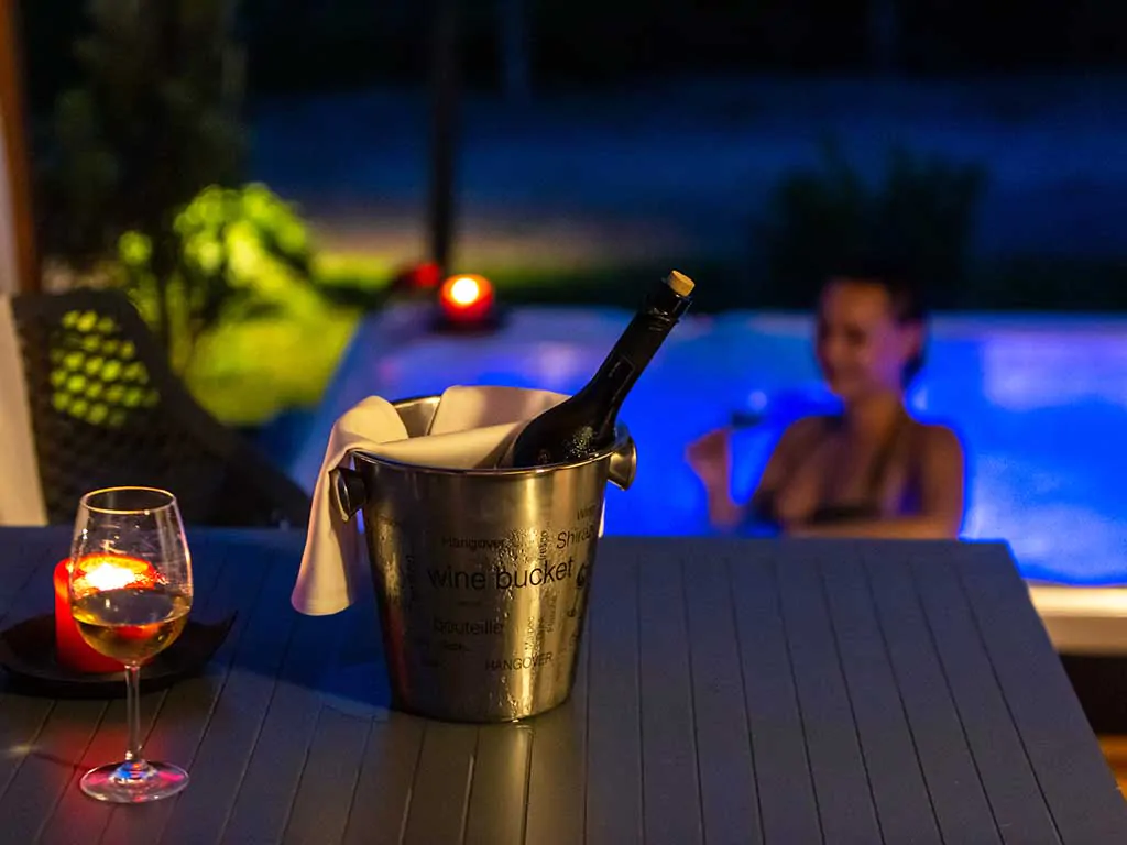 plitvice-holiday-resort-plitvice-jacuzzi-mobile-home-whirlpool
