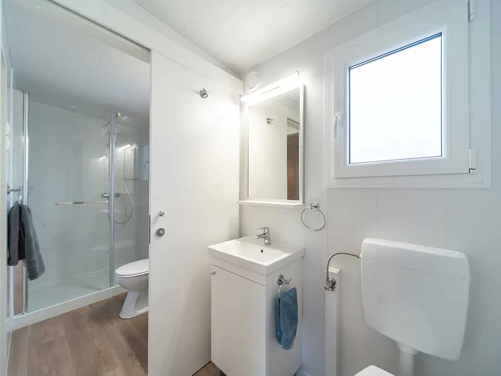 naturist-campsite-ulika-comfort-mobile-homes-bathroom
