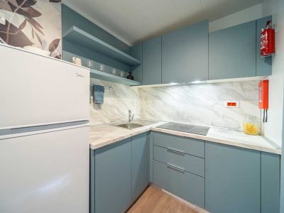 naturist-campsite-ulika-comfort-mobile-homes-kitchen