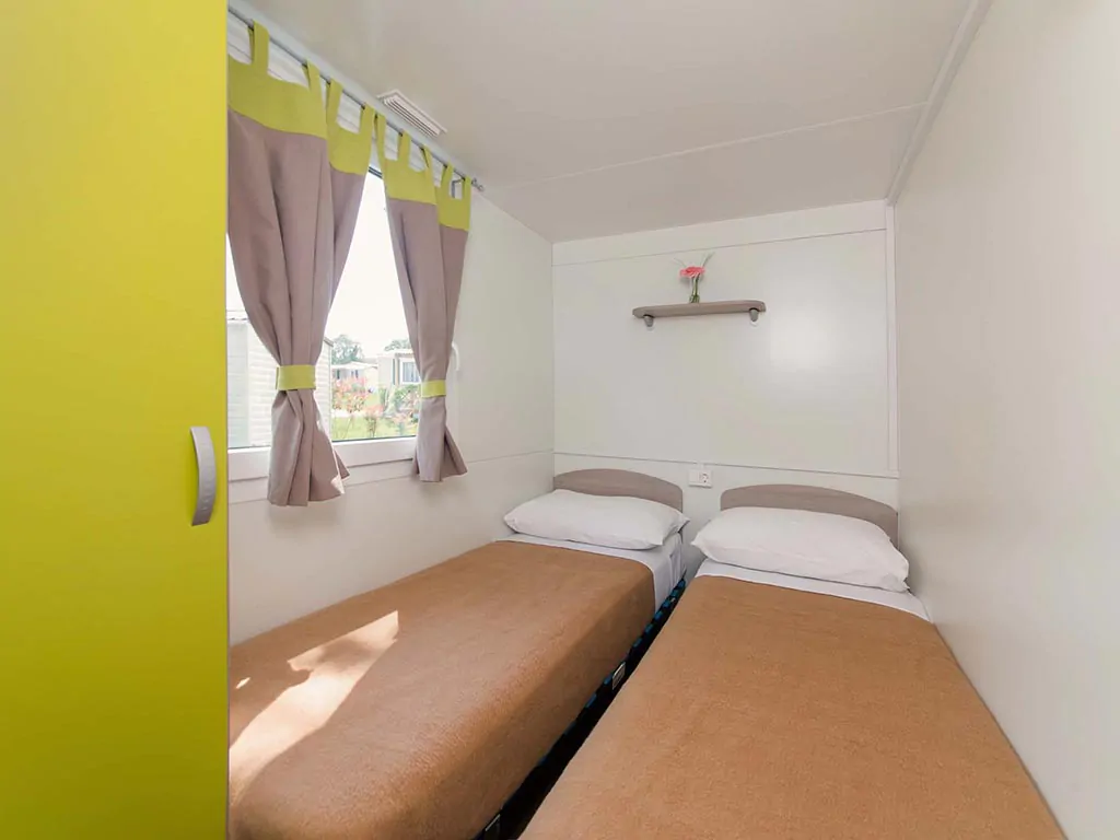 camping-park-umag-mobile-homes-classic-bedroom-2