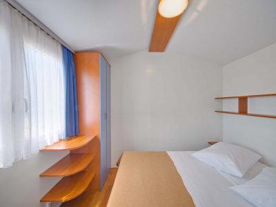camping-park-umag-mobile-homes-classic-bedroom-4