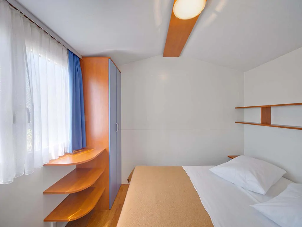 camping-park-umag-mobile-homes-classic-bedroom-4