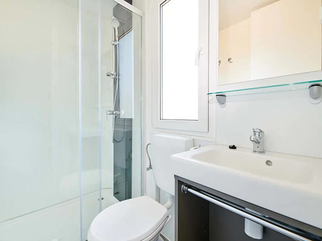 camping-park-umag-mobile-homes-family-bathroom