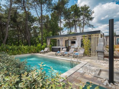 camping-santa-marina-luxury-marine-villa-exterior-pool-v