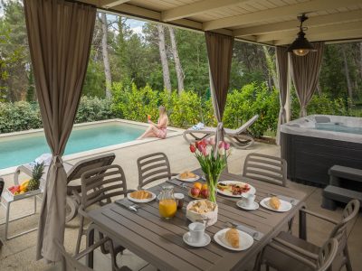 camping-santa-marina-luxury-marine-villa-exterior-terrace