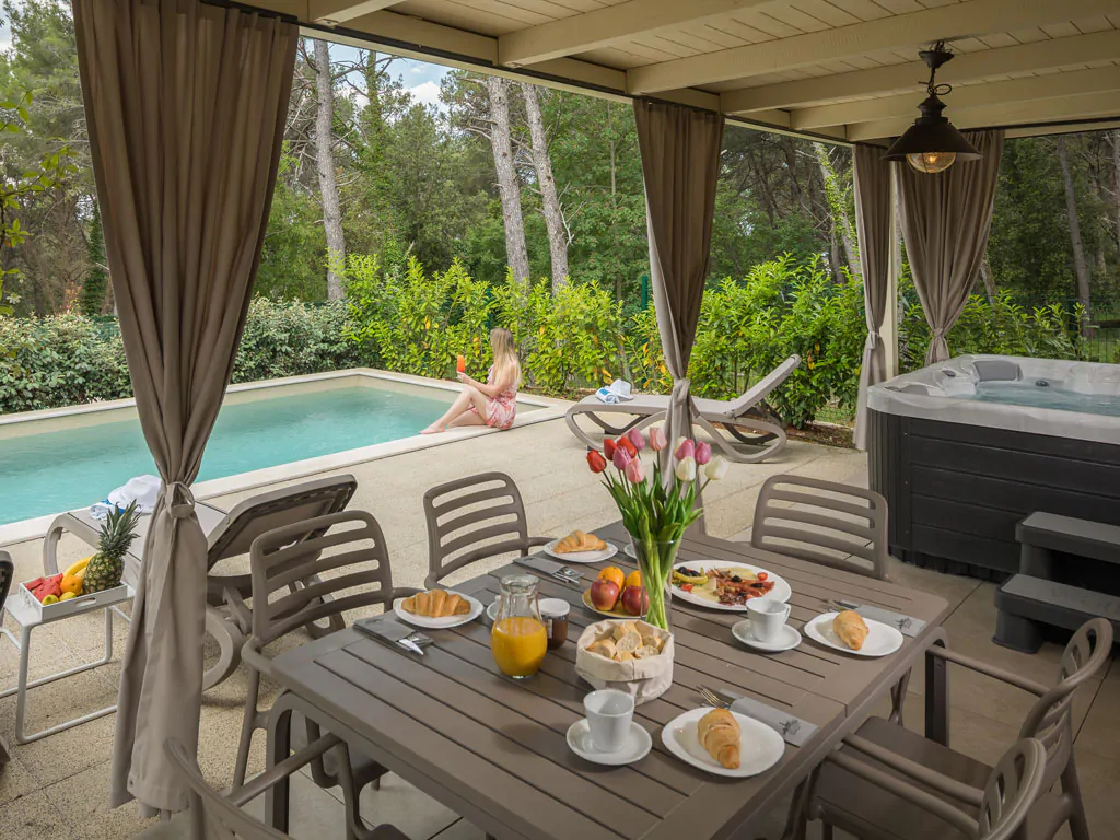 camping-santa-marina-luxury-marine-villa-exterior-terrace