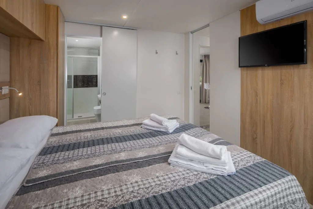 camping-santa-marina-luxury-marine-villa-interior-bed-room
