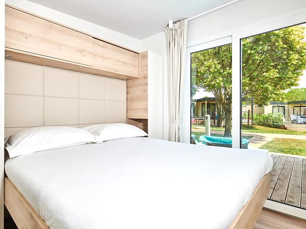 camping-stella-maris-mobile-homes-premium-bedroom