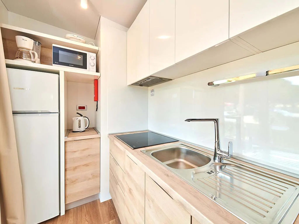 camping-stella-maris-mobile-homes-premium-kitchen