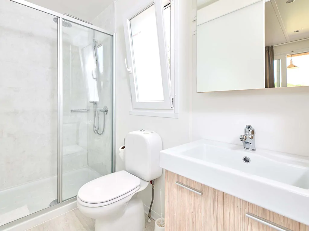 camping-stella-maris-mobile-homes-superior-bathroom