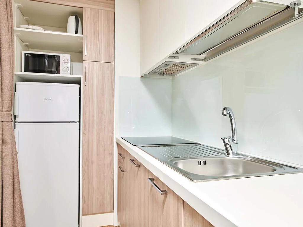 camping-stella-maris-mobile-homes-superior-kitchen-2