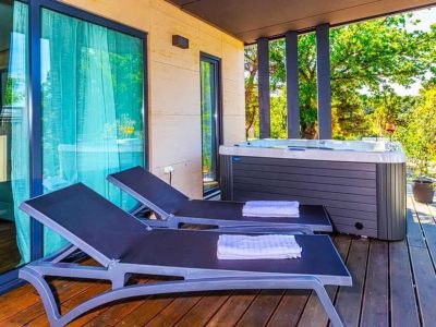 campsite-selce-adrialux-mobile-homes-terrace-with-whirlpool