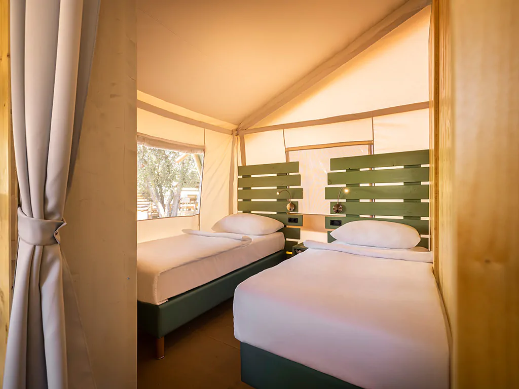 glamping-tent-safari-amarin-bedroom-single-bed
