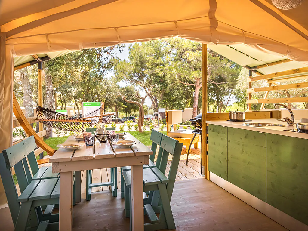 glamping-tent-safari-amarin-terrace-view-wood-greeny