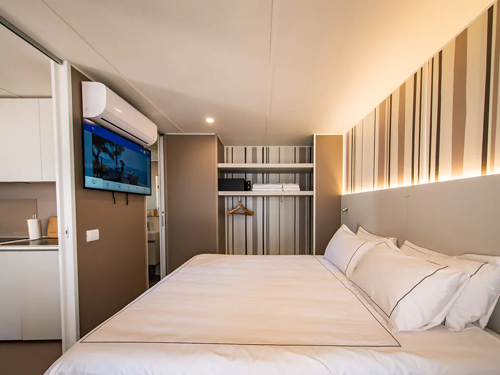 camping-arena-stoja-camping-villa-interior-bedroom